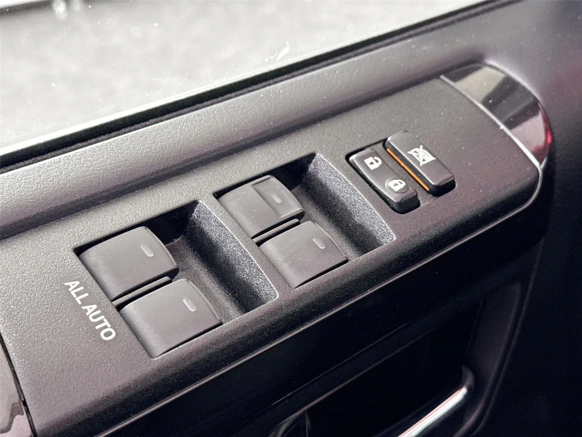 2024 Toyota 4Runner TRD Off-Road Premium thumbnail 28