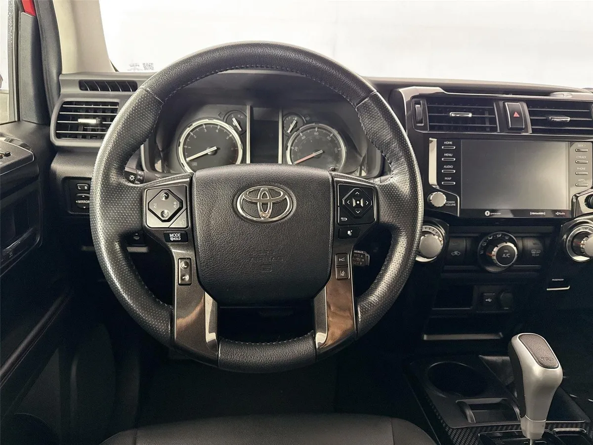 2024 Toyota 4Runner TRD Off-Road Premium thumbnail 31
