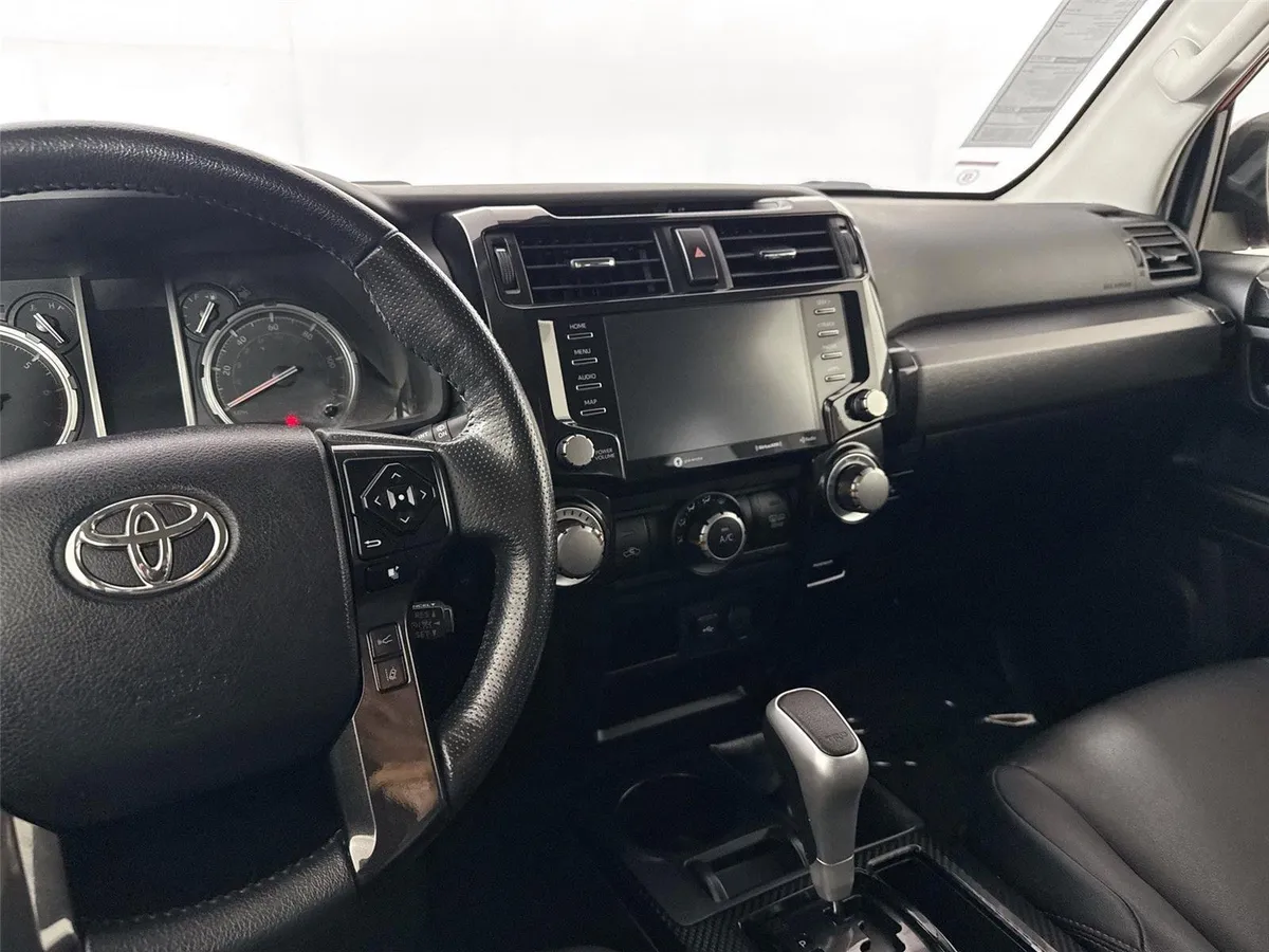 2024 Toyota 4Runner TRD Off-Road Premium thumbnail 32