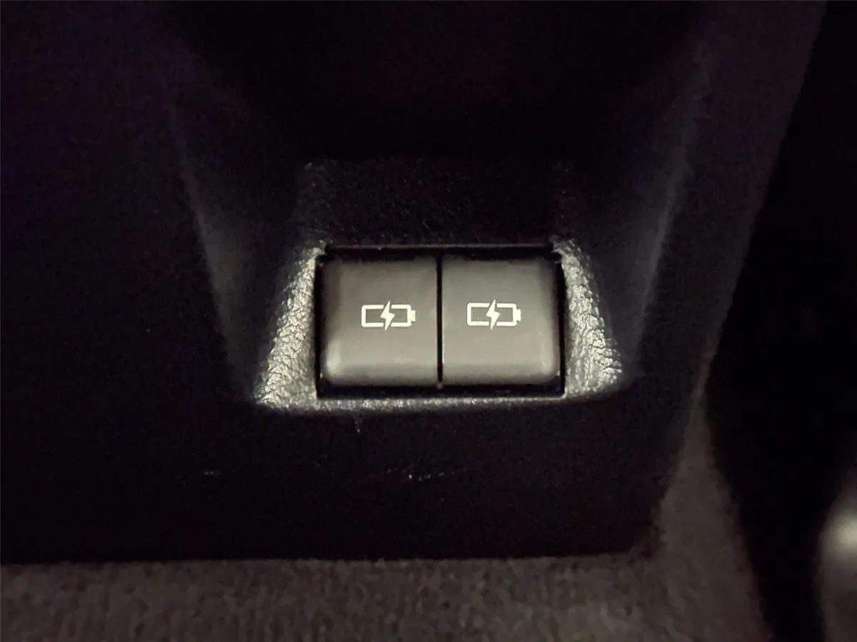 2024 Toyota 4Runner TRD Off-Road Premium thumbnail 37