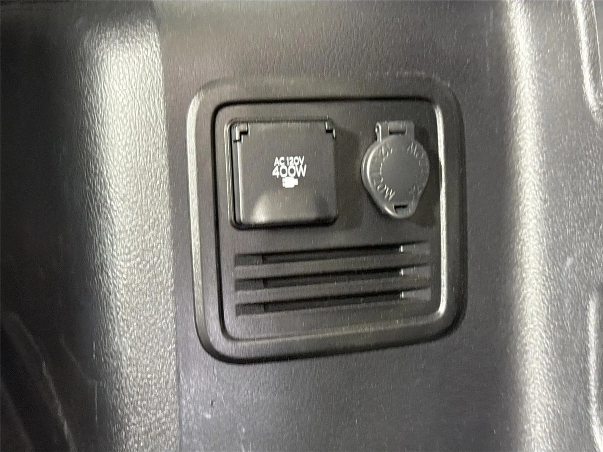 2024 Toyota 4Runner TRD Off-Road Premium thumbnail 39