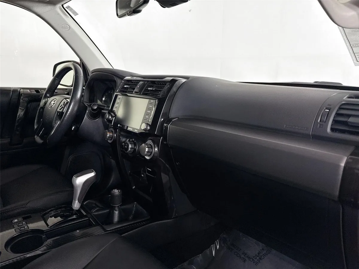 2024 Toyota 4Runner TRD Off-Road Premium thumbnail 43