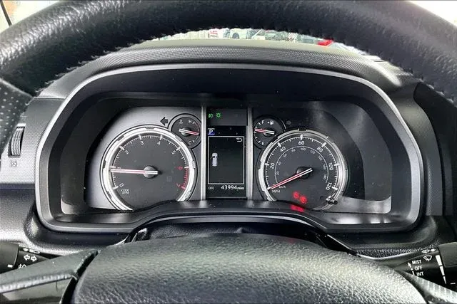 2024 Toyota 4Runner TRD Off-Road Premium thumbnail 12