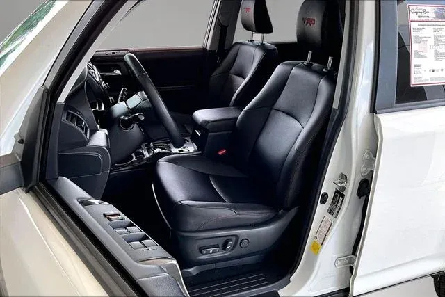 2024 Toyota 4Runner TRD Off-Road Premium thumbnail 18
