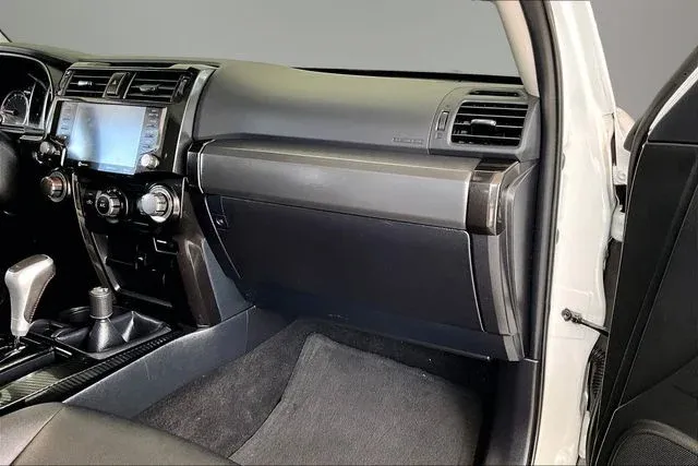 2024 Toyota 4Runner TRD Off-Road Premium thumbnail 21
