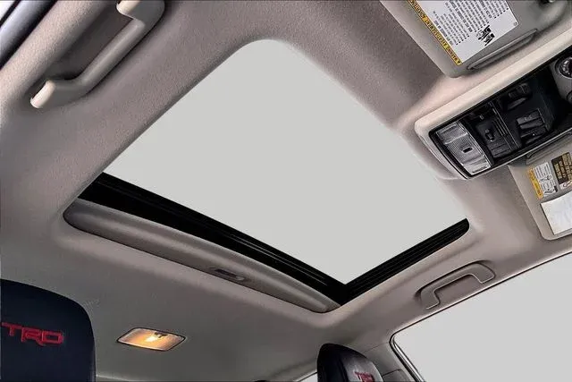 2024 Toyota 4Runner TRD Off-Road Premium thumbnail 25