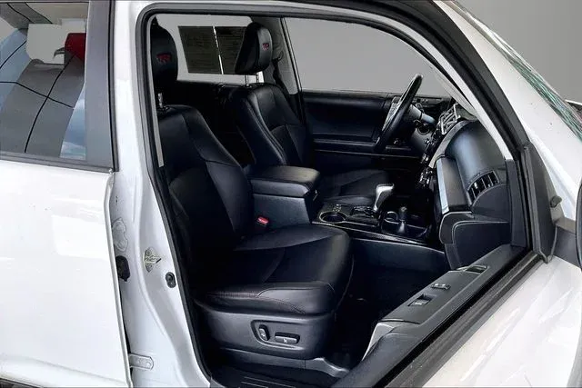 2024 Toyota 4Runner TRD Off-Road Premium thumbnail 27