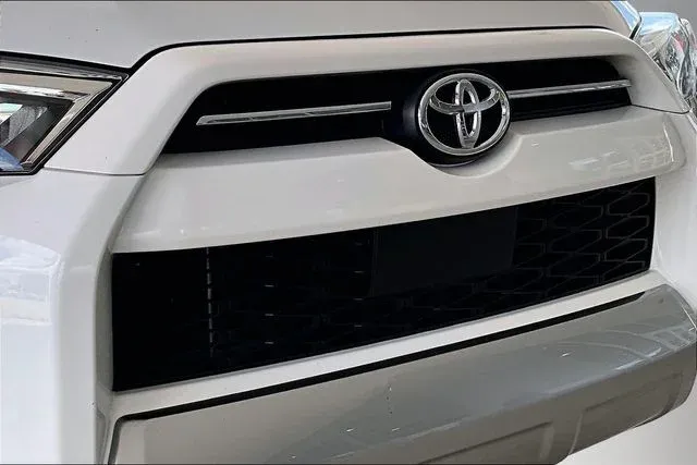 2024 Toyota 4Runner TRD Off-Road Premium thumbnail 28