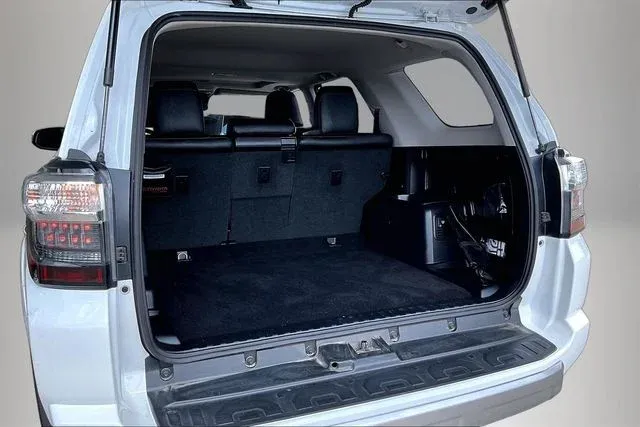 2024 Toyota 4Runner TRD Off-Road Premium thumbnail 30