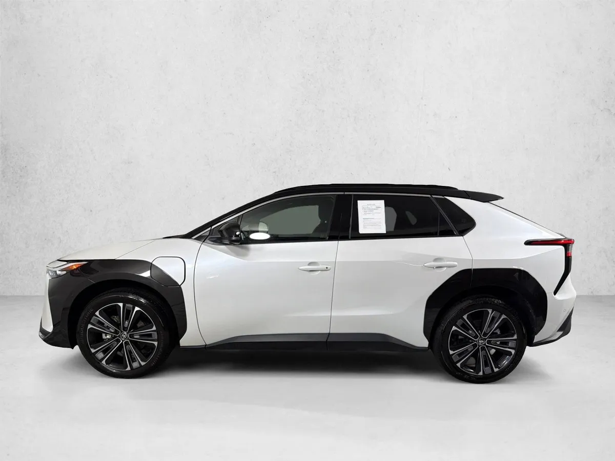 2024 Toyota bZ4X XLE thumbnail 14