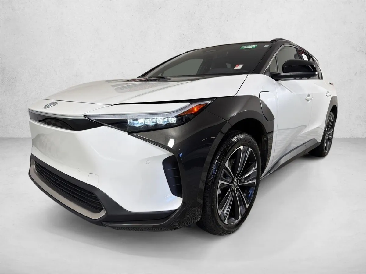 2024 Toyota bZ4X XLE thumbnail 16