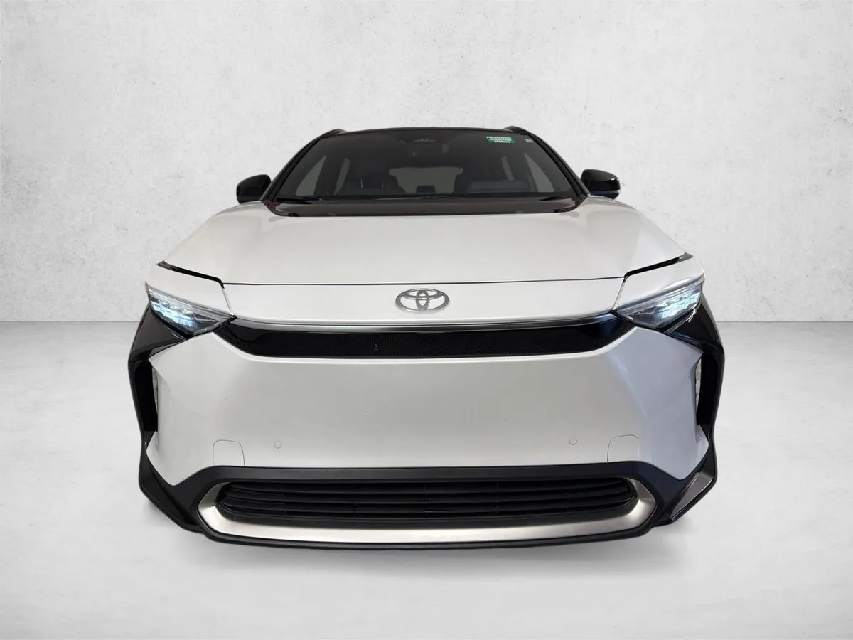 2024 Toyota bZ4X XLE thumbnail 17
