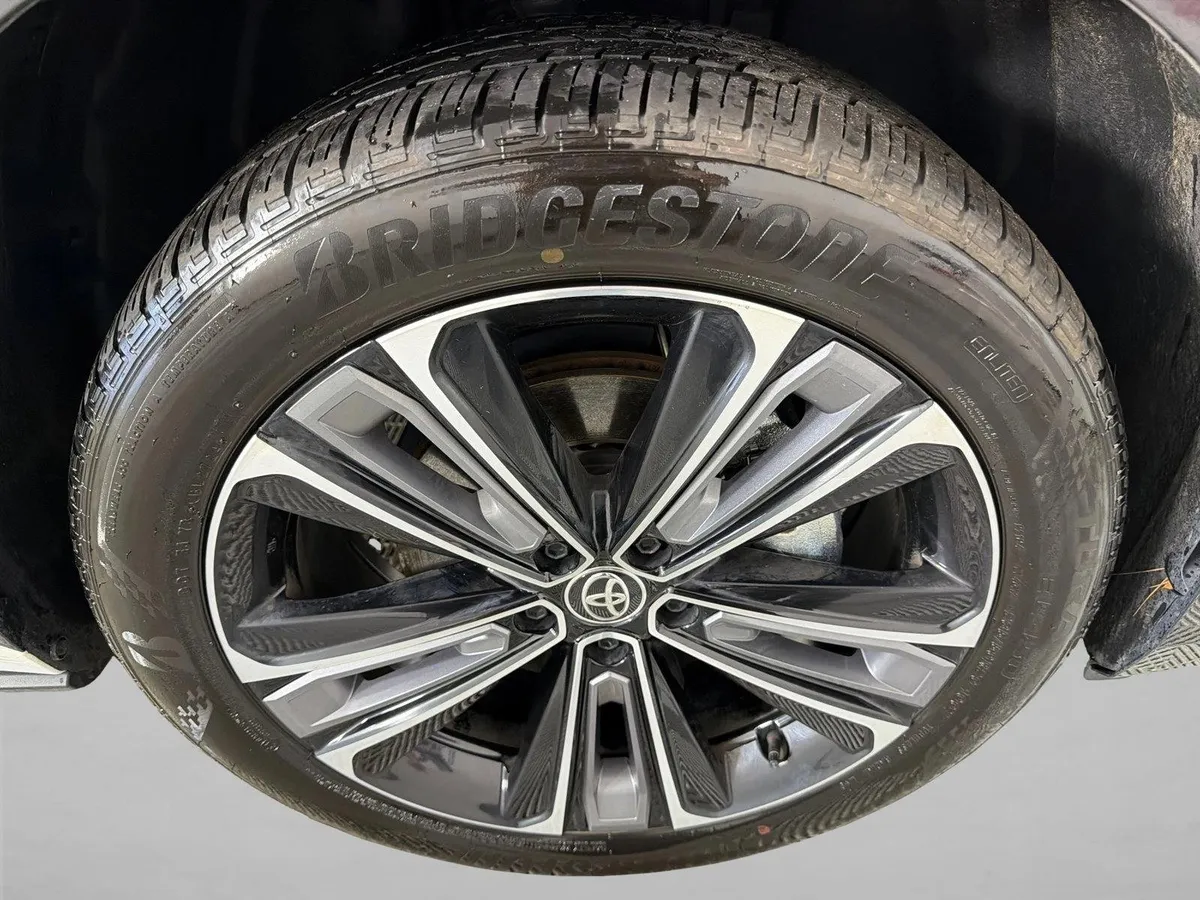 2024 Toyota bZ4X XLE thumbnail 25