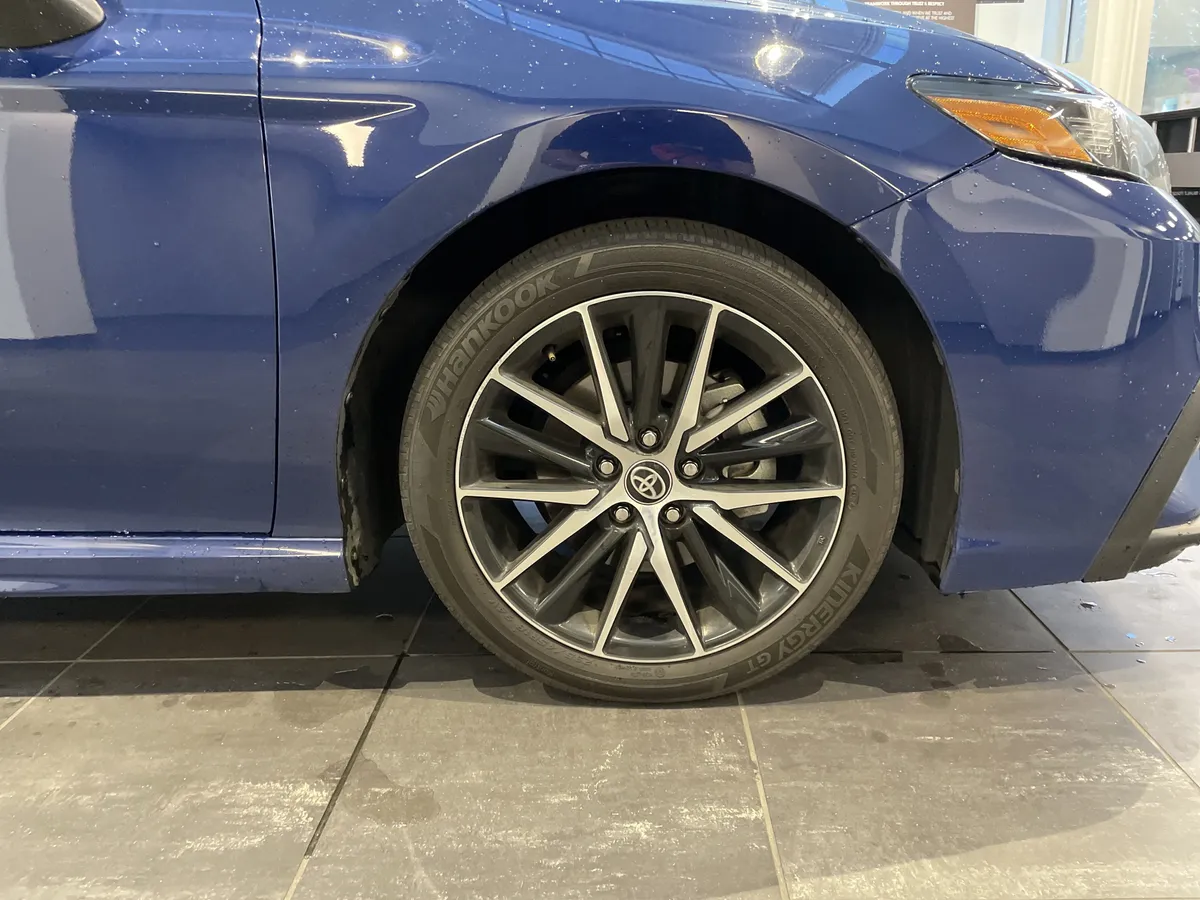 2024 Toyota Camry Hybrid SE Nightshade thumbnail 11