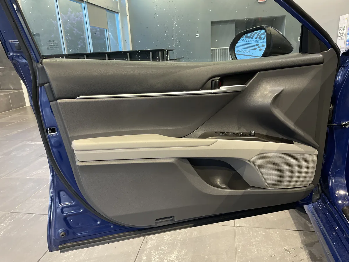 2024 Toyota Camry Hybrid SE Nightshade thumbnail 13
