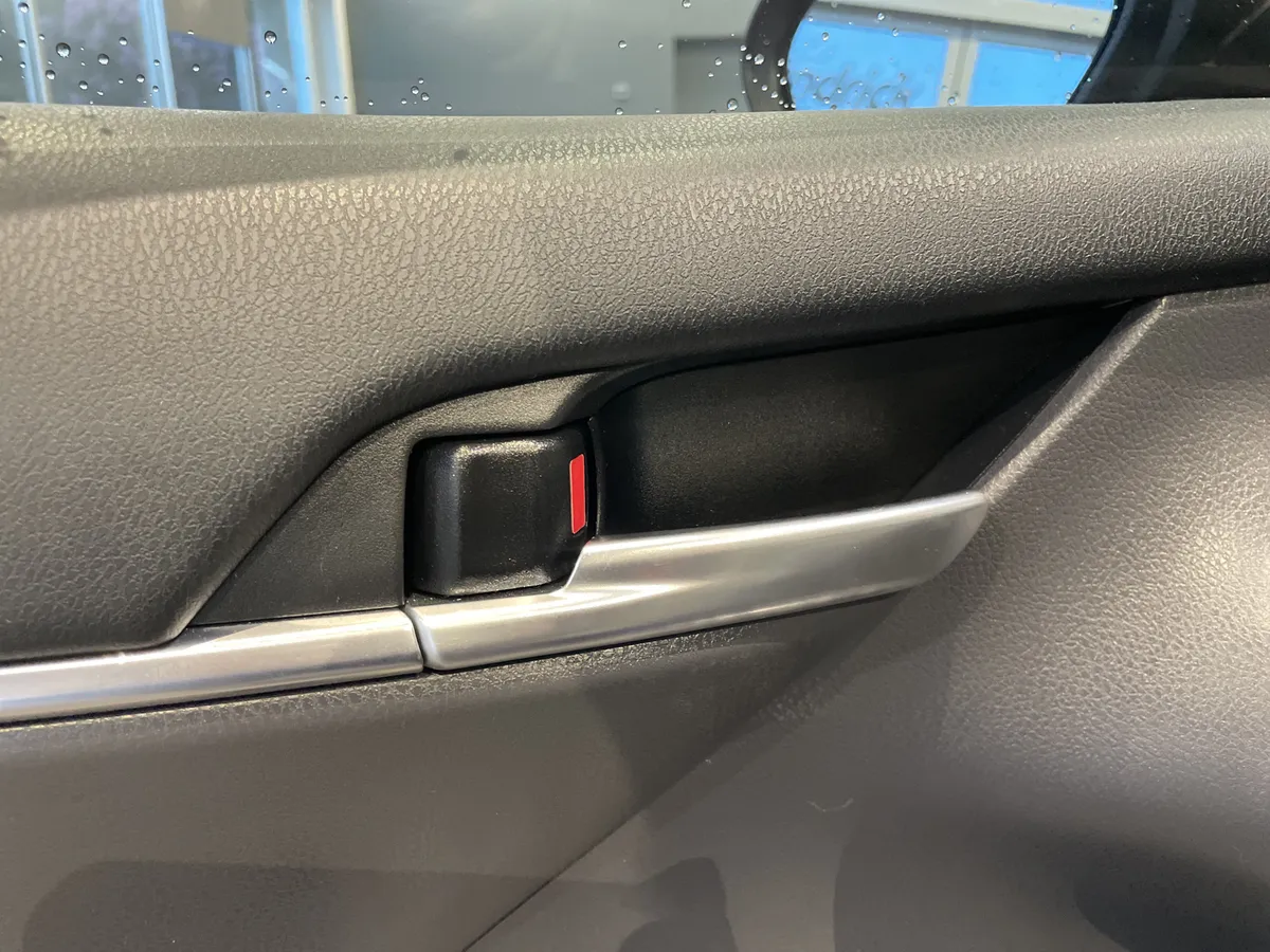 2024 Toyota Camry Hybrid SE Nightshade thumbnail 14