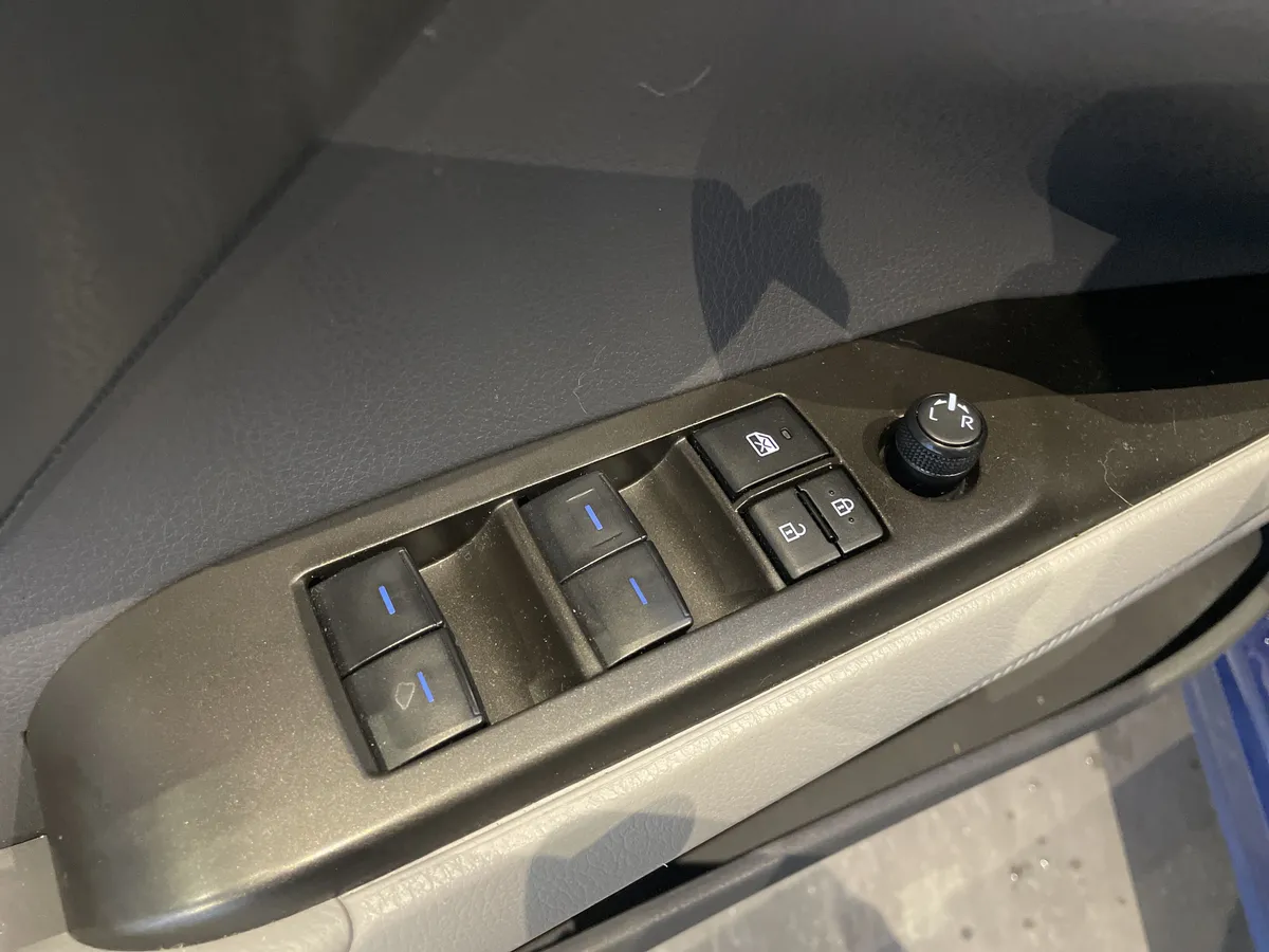 2024 Toyota Camry Hybrid SE Nightshade thumbnail 15