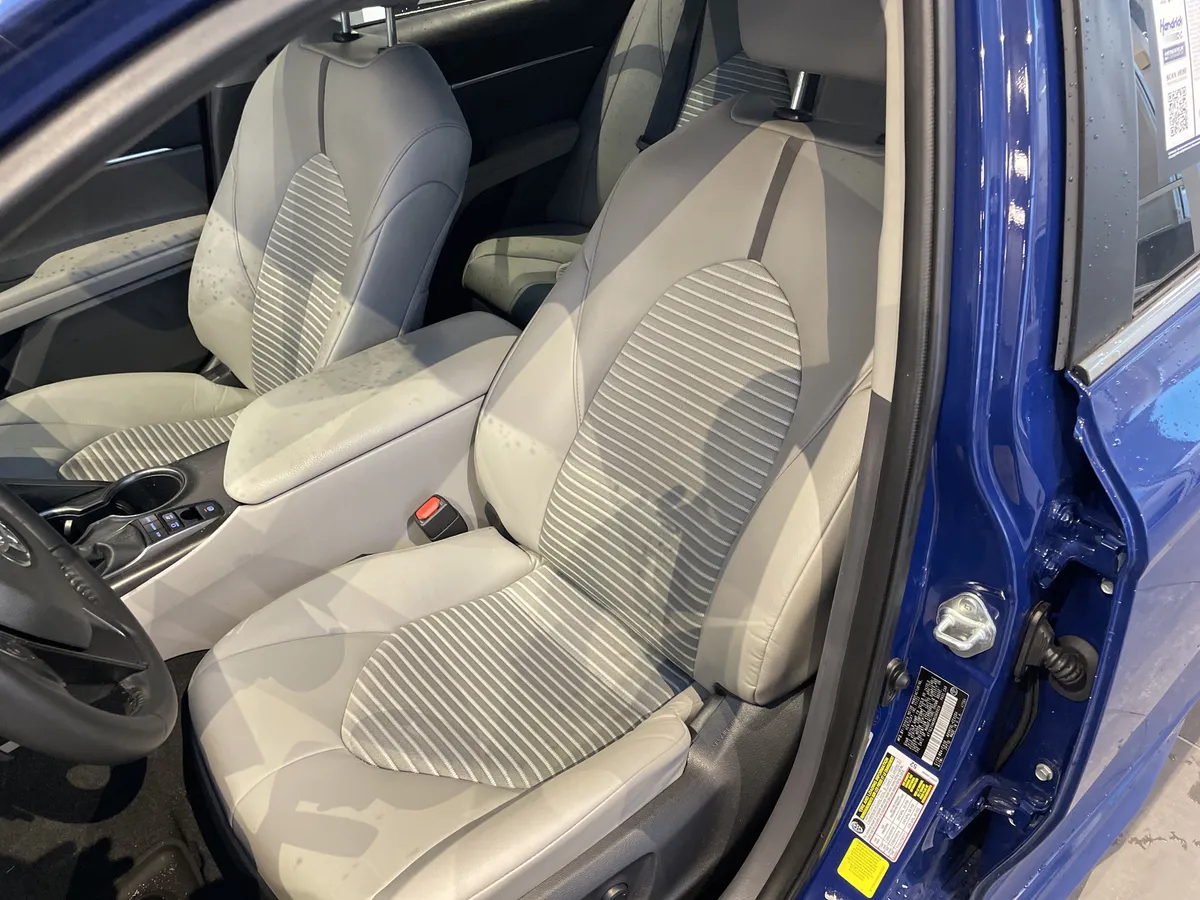 2024 Toyota Camry Hybrid SE Nightshade thumbnail 16
