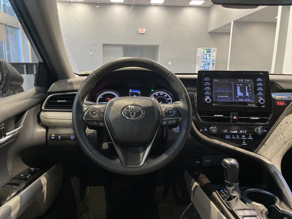2024 Toyota Camry Hybrid SE Nightshade thumbnail 17