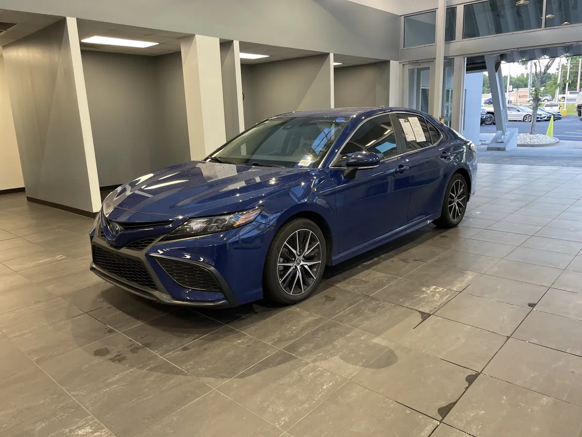 2024 Toyota Camry Hybrid SE Nightshade thumbnail 5