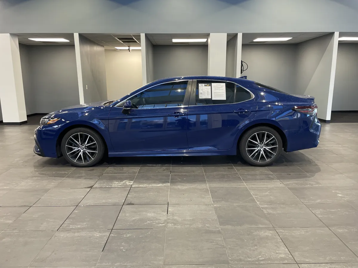 2024 Toyota Camry Hybrid SE Nightshade thumbnail 6