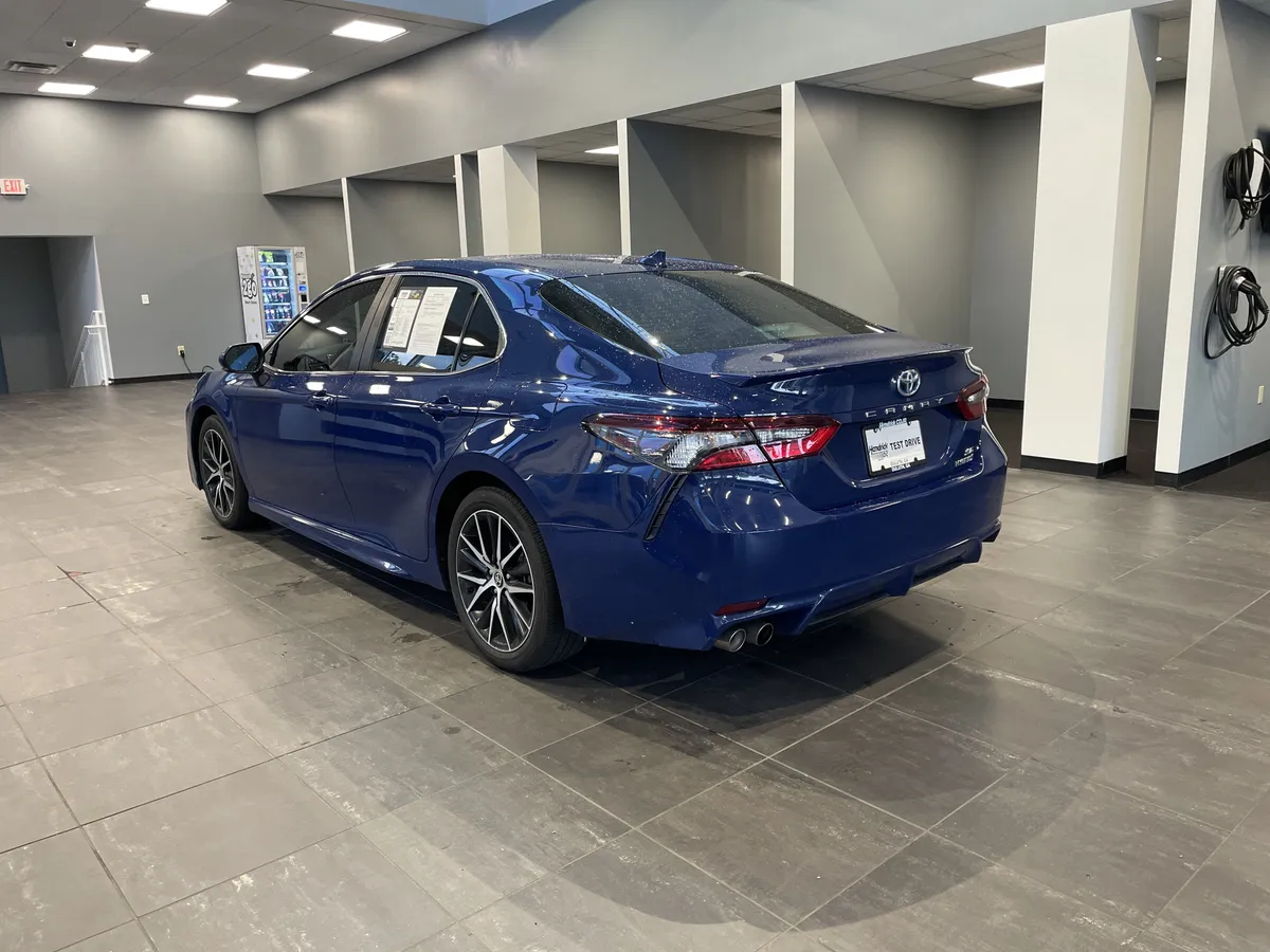 2024 Toyota Camry Hybrid SE Nightshade thumbnail 7