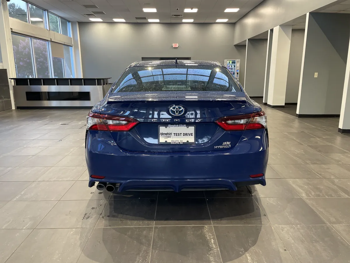 2024 Toyota Camry Hybrid SE Nightshade thumbnail 8