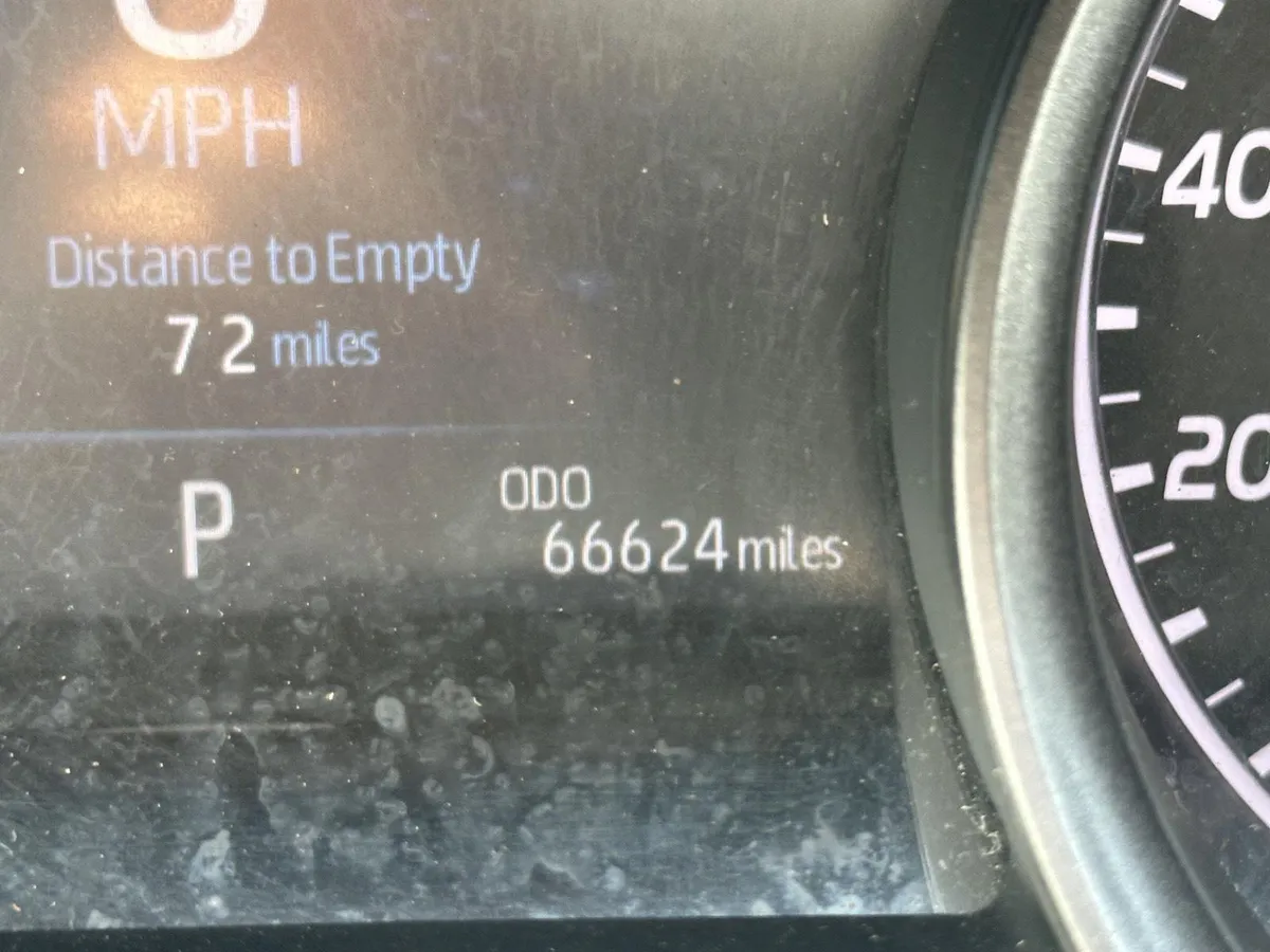 2024 Toyota Camry Hybrid XSE thumbnail 14