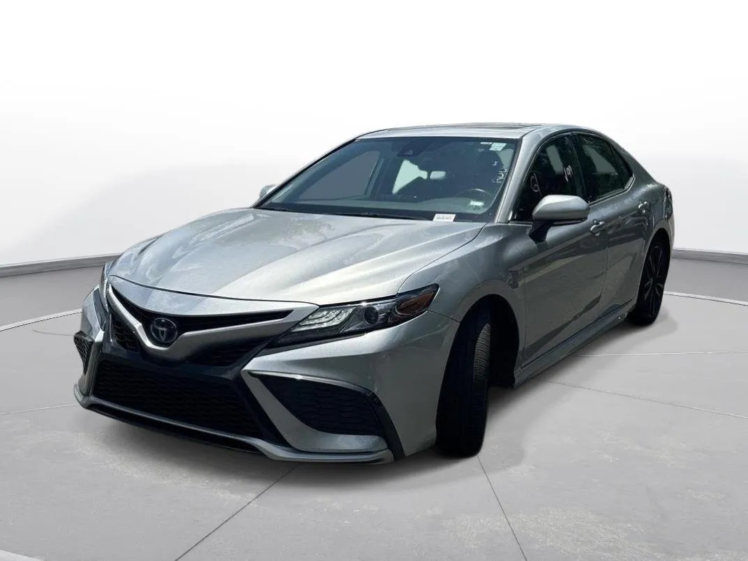 2024 Toyota Camry Hybrid XSE thumbnail 2