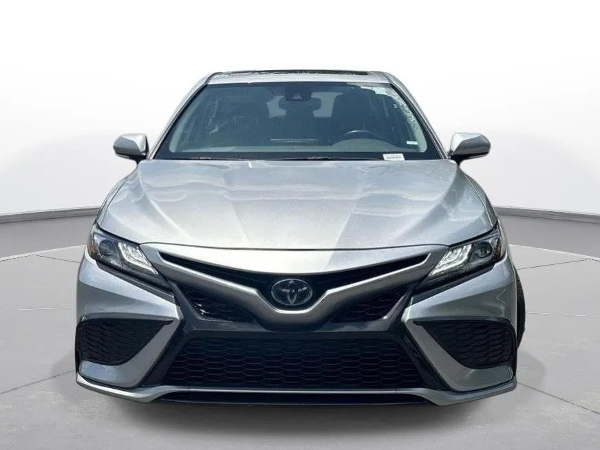 2024 Toyota Camry Hybrid XSE thumbnail 3