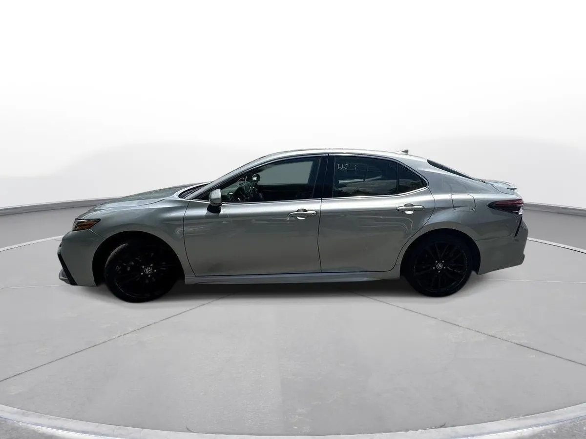 2024 Toyota Camry Hybrid XSE thumbnail 9