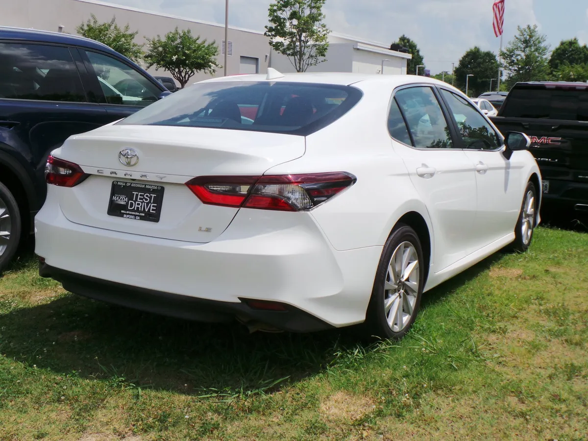 2024 Toyota Camry LE thumbnail 2