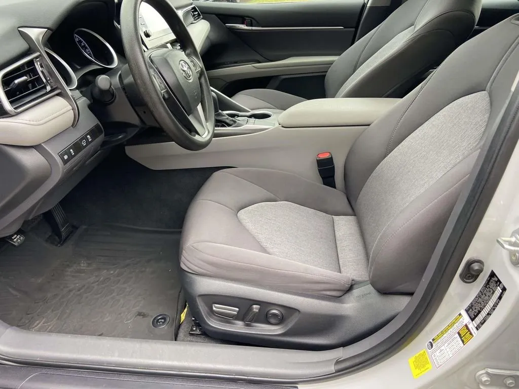 2024 Toyota Camry LE thumbnail 14