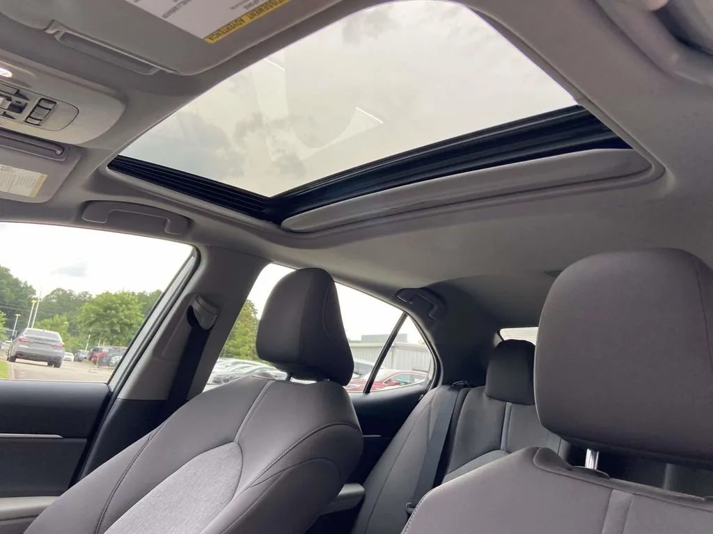 2024 Toyota Camry LE thumbnail 16