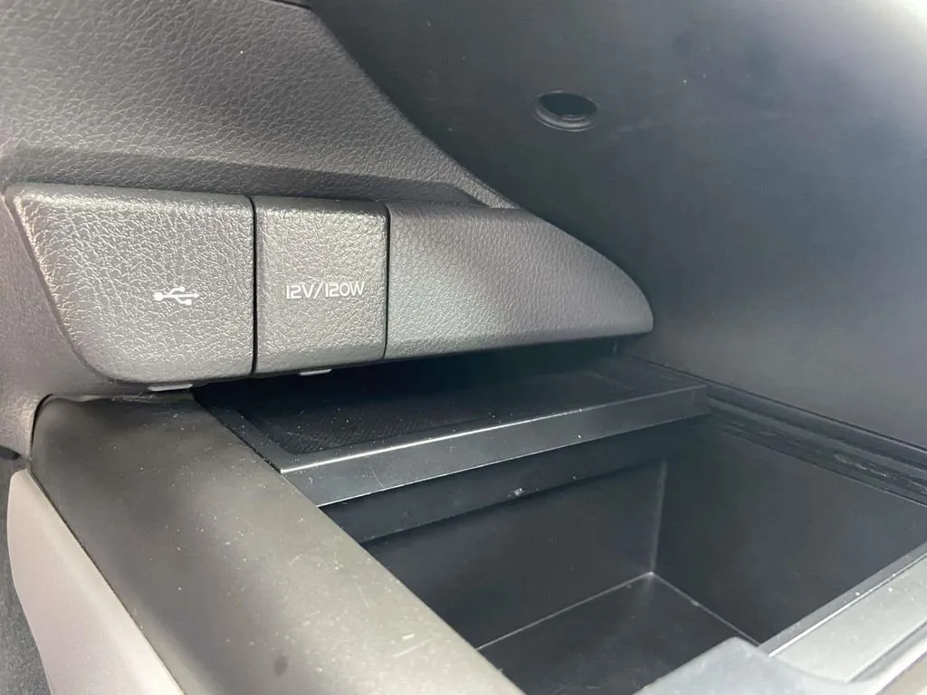 2024 Toyota Camry LE thumbnail 24