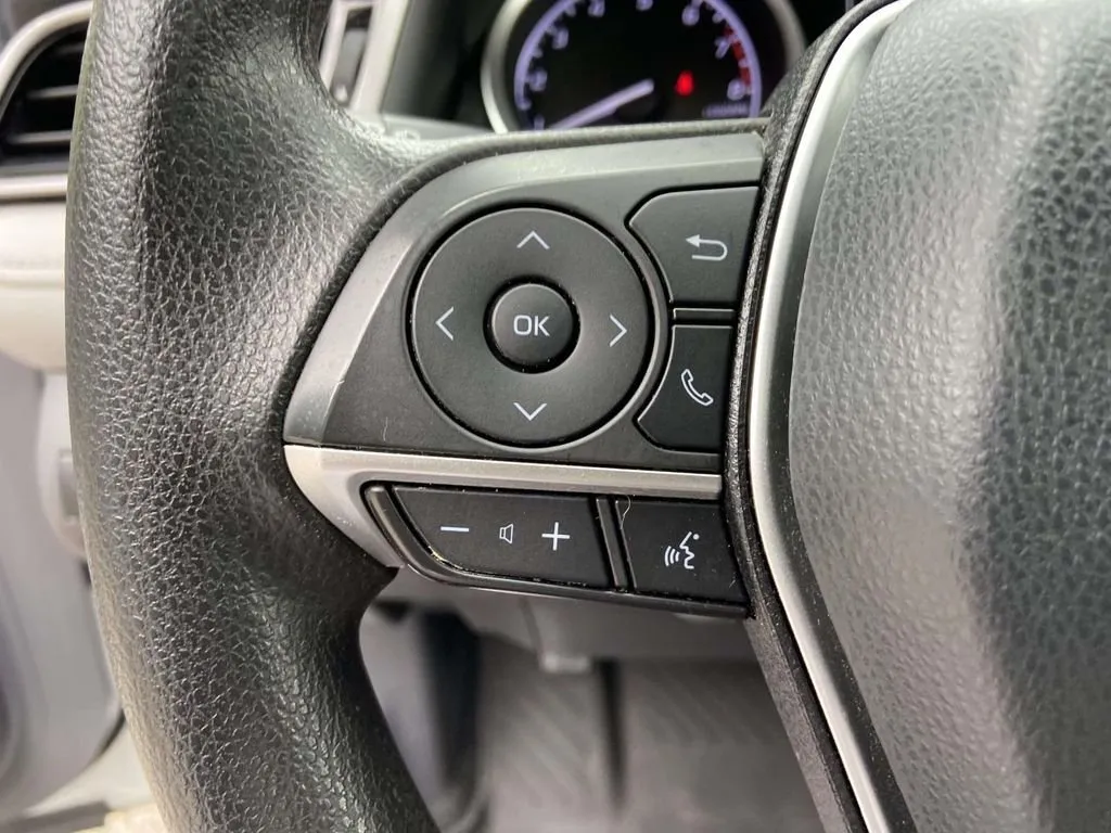 2024 Toyota Camry LE thumbnail 32