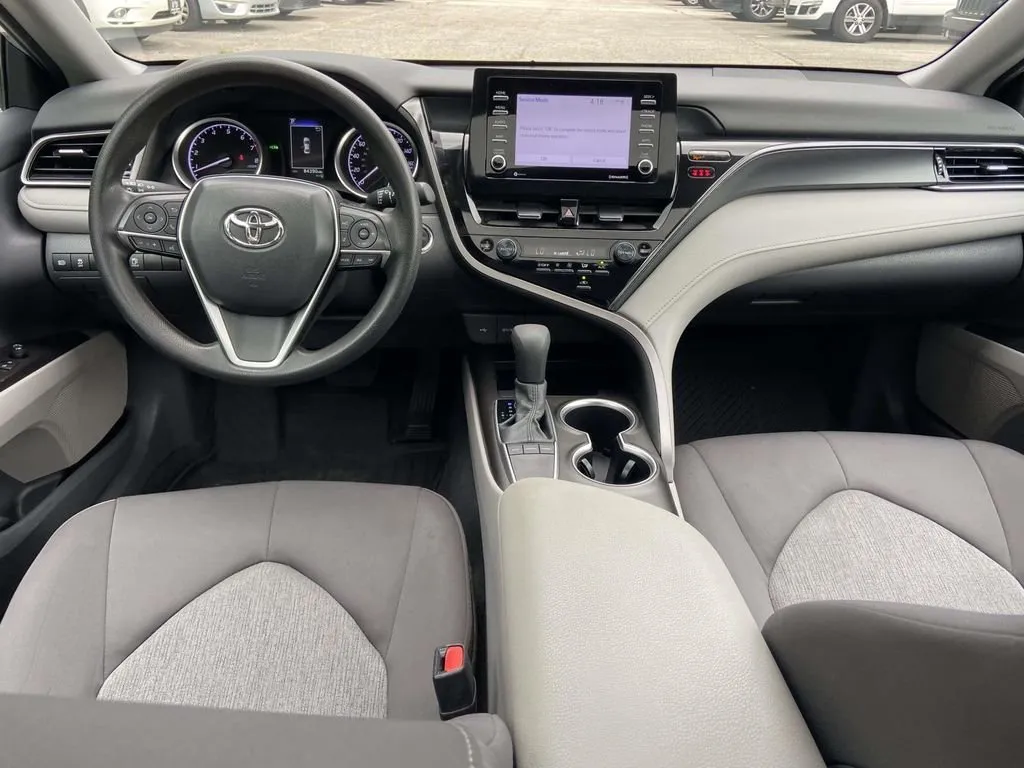 2024 Toyota Camry LE thumbnail 9