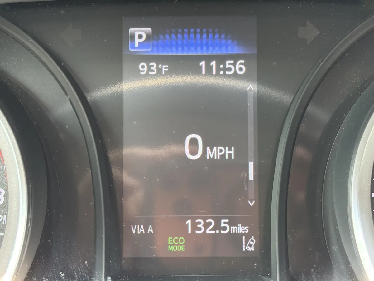 2024 Toyota Camry LE thumbnail 13