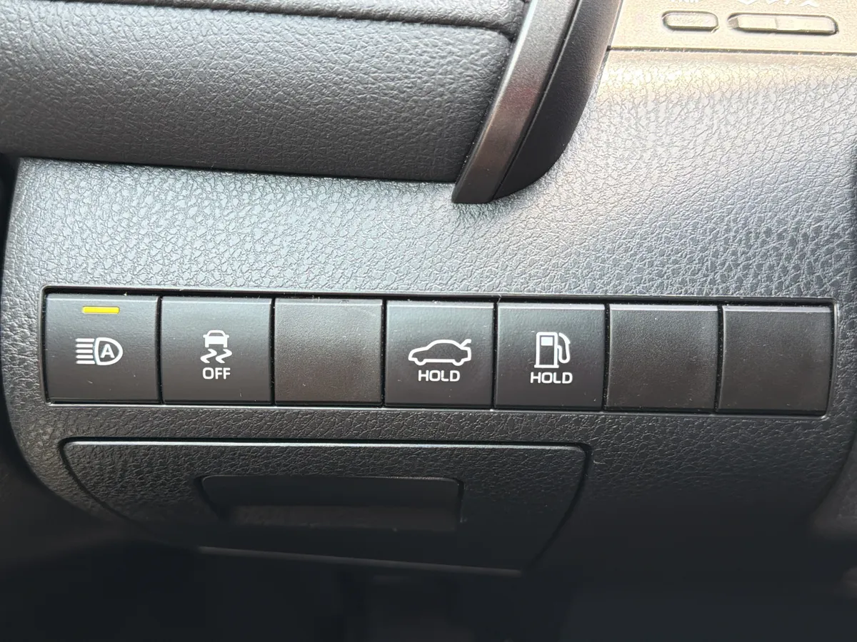 2024 Toyota Camry LE thumbnail 14