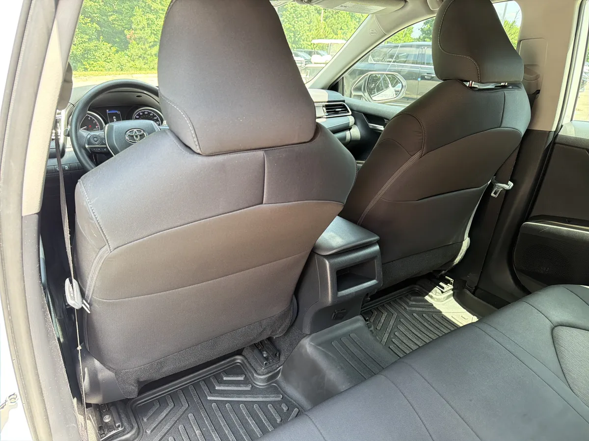 2024 Toyota Camry LE thumbnail 19