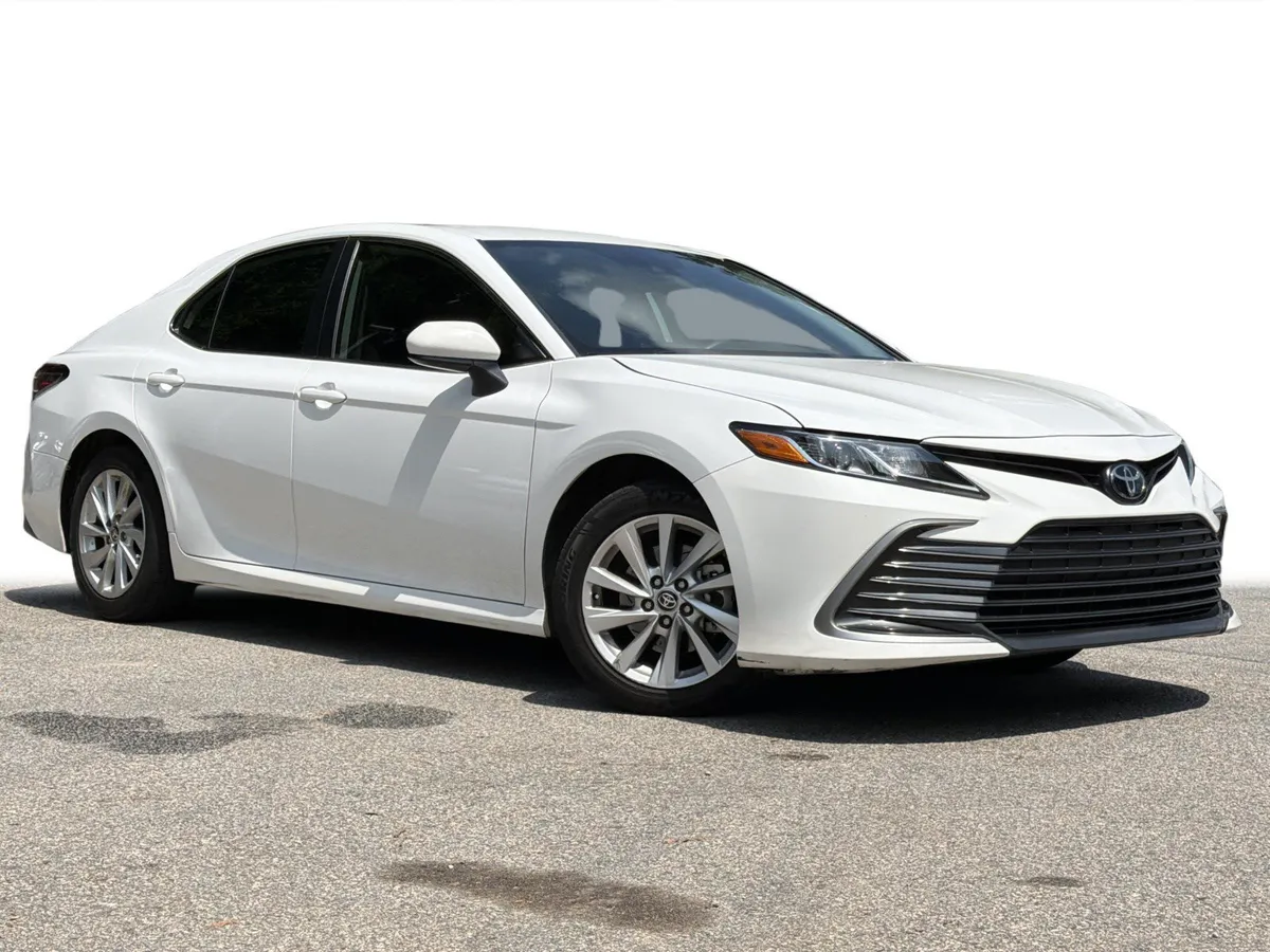 2024 Toyota Camry LE thumbnail 2