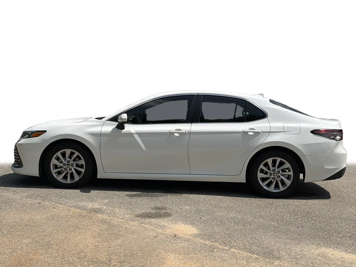 2024 Toyota Camry LE thumbnail 21