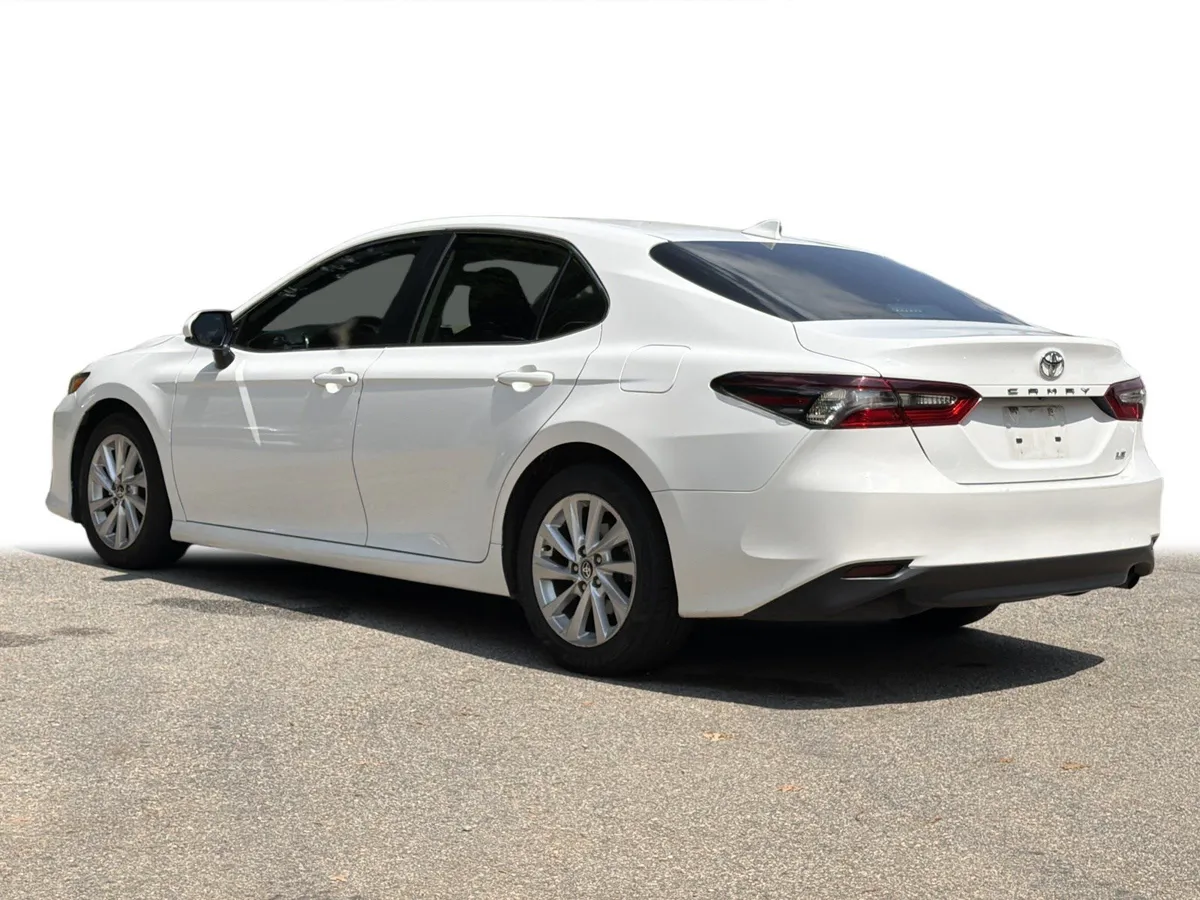 2024 Toyota Camry LE thumbnail 22