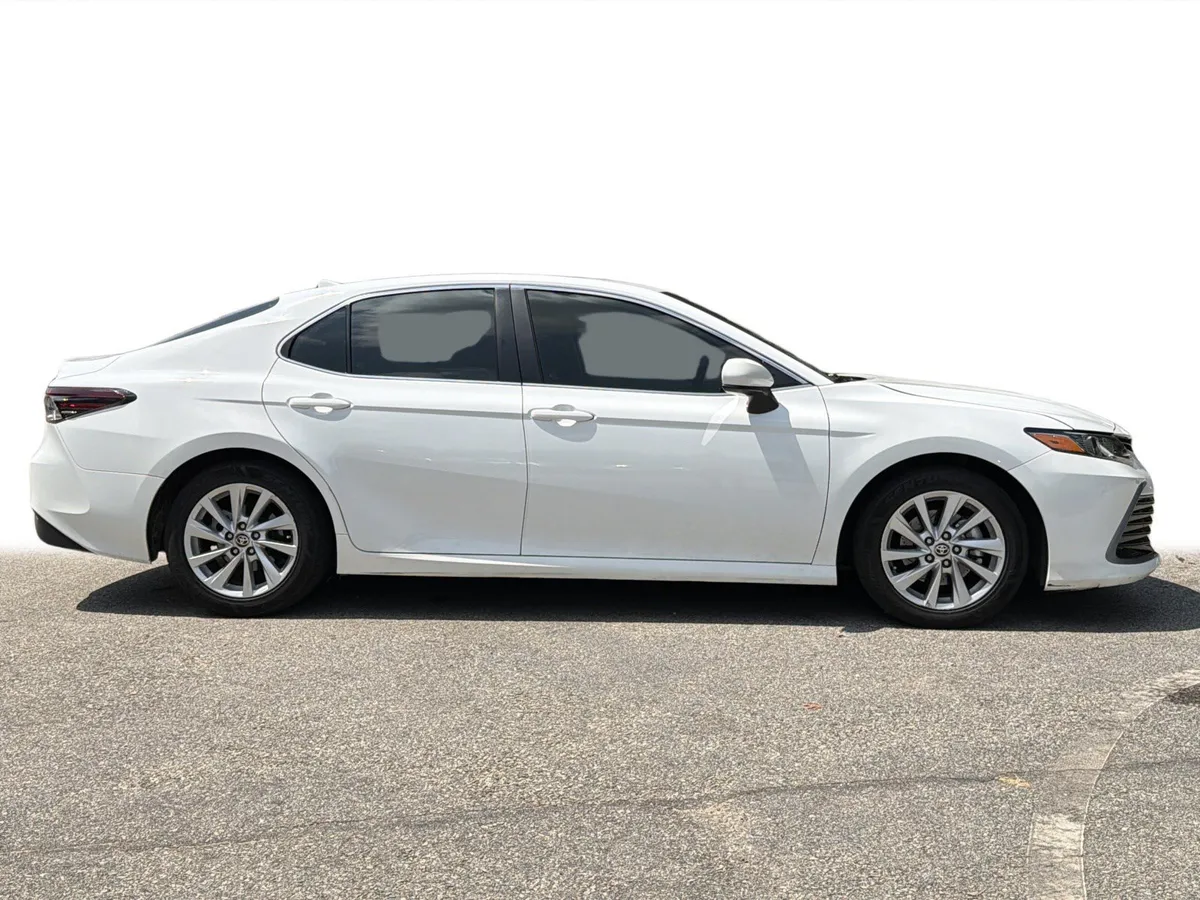 2024 Toyota Camry LE thumbnail 27