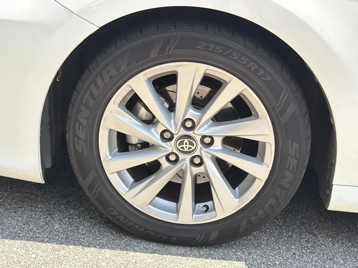 2024 Toyota Camry LE thumbnail 29