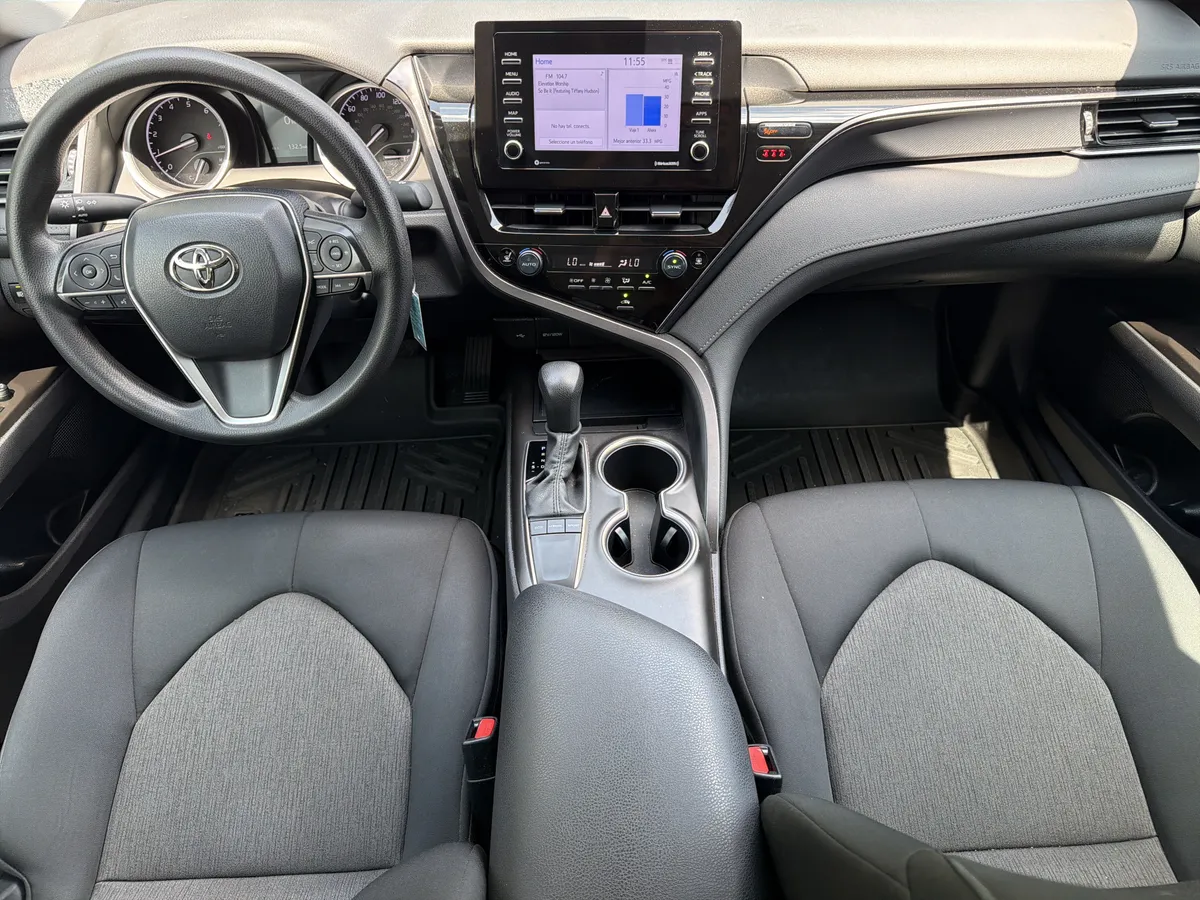 2024 Toyota Camry LE thumbnail 3