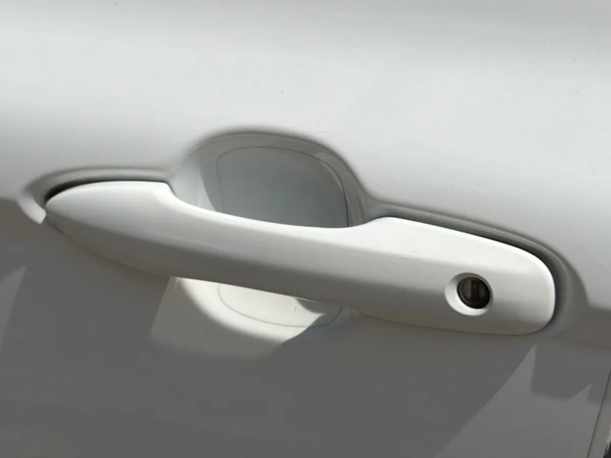 2024 Toyota Camry LE thumbnail 31