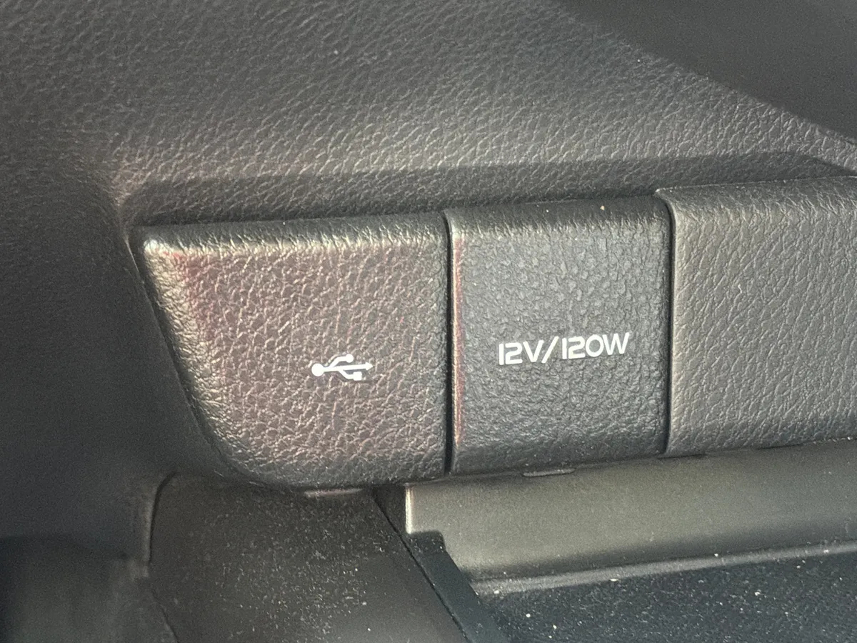 2024 Toyota Camry LE thumbnail 9