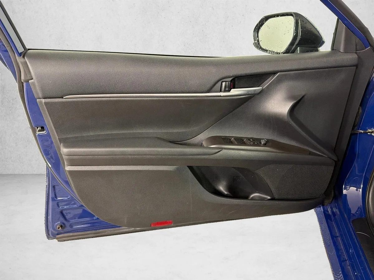 2024 Toyota Camry LE thumbnail 10