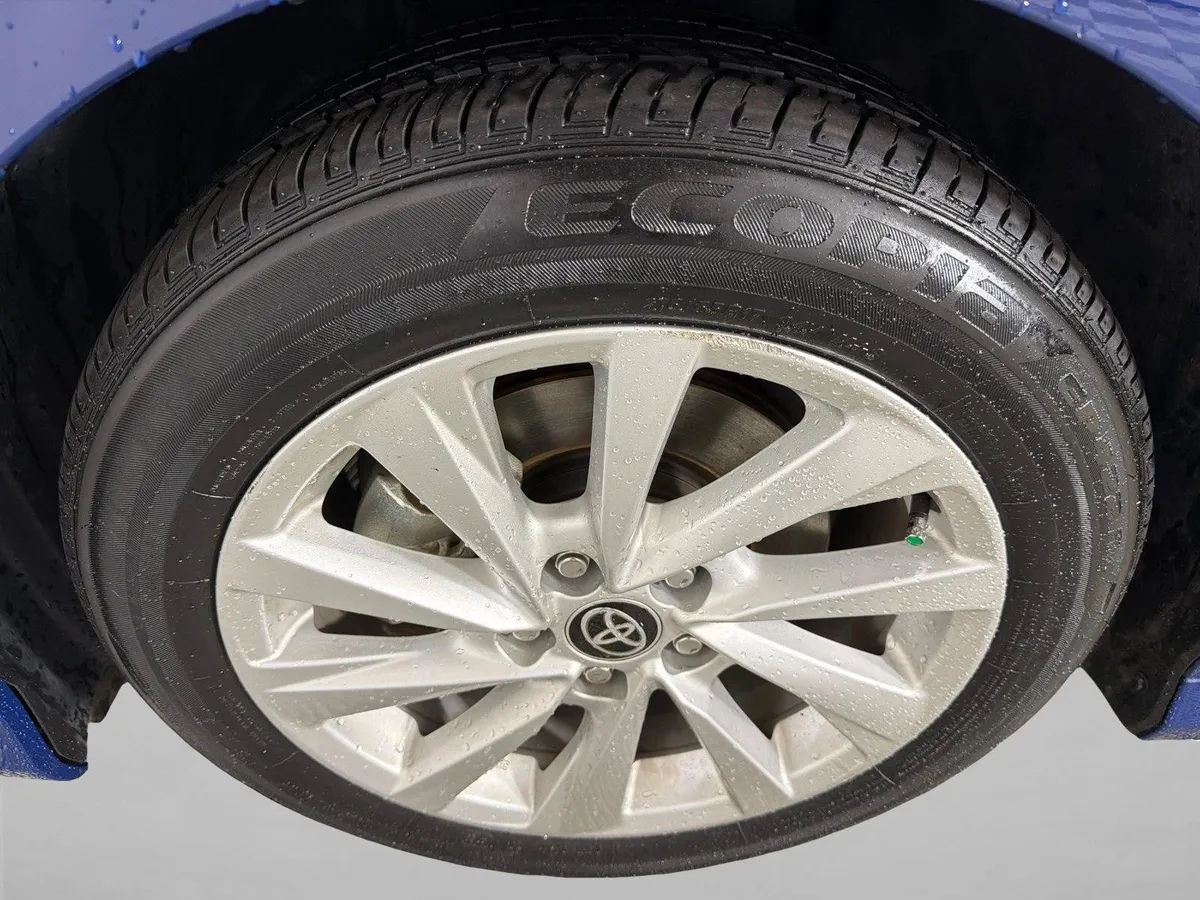 2024 Toyota Camry LE thumbnail 11